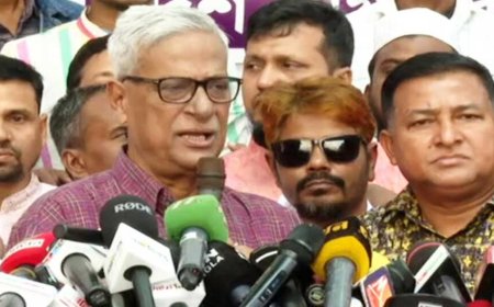 শেখ হাসিনা ভারতে অবস্থান করায় উগ্রবাদীরা উৎসাহ পাচ্ছে : জয়নুল ফারুক