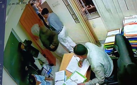 অধ্যক্ষ নিয়ে জটিলতা, মীমাংসায় বসে হাতাহাতি
