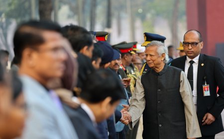 শহীদ বুদ্ধিজীবীদের সন্তানদের সাথে প্রধান উপদেষ্টার কুশল বিনিময়