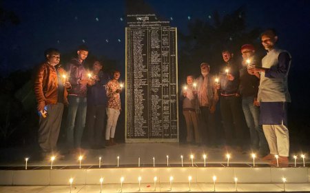 দুর্গাপুরে বুদ্ধিজীবীদের স্মরণে পথ পাঠাগারে মোমবাতি প্রজ্বলন