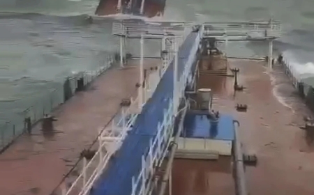 রাশিয়ার তেলবাহী ট্যাঙ্কার ডুবল কৃষ্ণ সাগরে