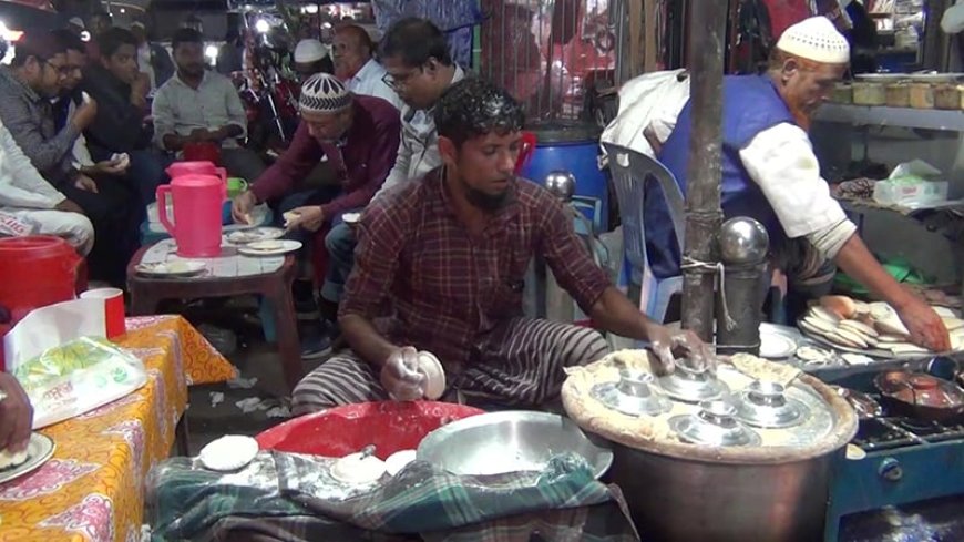 অলি-গলিতে শীতের পিঠা বিক্রির ধুম, প্রতিদিন বিক্রি লাখ টাকা