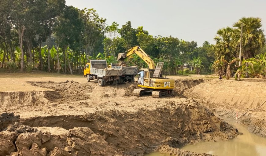 নগরকান্দায় ফসলি জমির মাটি যাচ্ছে ইটভাটায়!