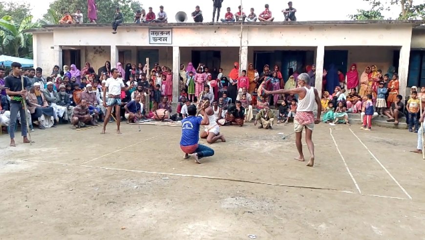 উল্লাপাড়ার ভদ্রকোলে অনুষ্ঠিত হলো ঐতিহ্যবাহী লাঠিবাড়ি খেলা