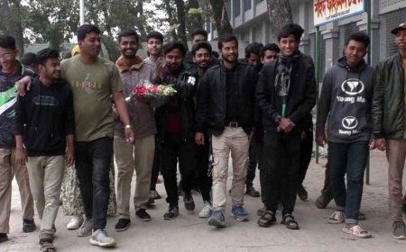 নওগাঁ বিশ্ববিদ্যালয়ের নামকরণ করায় শিক্ষার্থীদের আনন্দ মিছিল