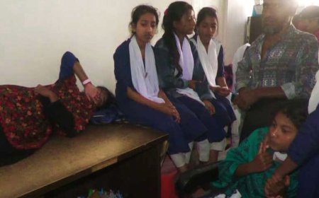 শিক্ষার্থীদের বেধড়ক পেটানোর অভিযোগে প্রধান শিক্ষককের উপর হামলা