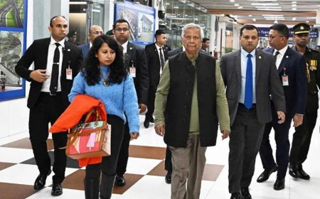 ডব্লিউইএফের বৈঠকে যোগ দিতে ঢাকা ছেড়েছেন প্রধান উপদেষ্টা