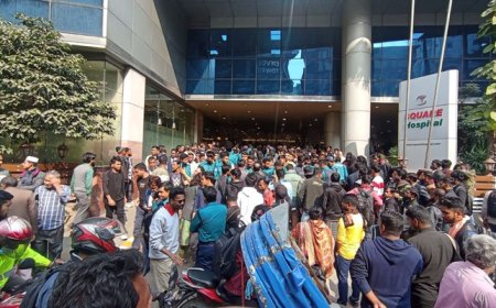 টিকা না পেয়ে পান্থপথে প্রবাসীদের সড়ক অবরোধ