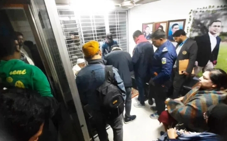 নেত্রকোণায় বিএনপি নেত্রীর বাসা থেকে দেশীয় অস্ত্র উদ্ধার