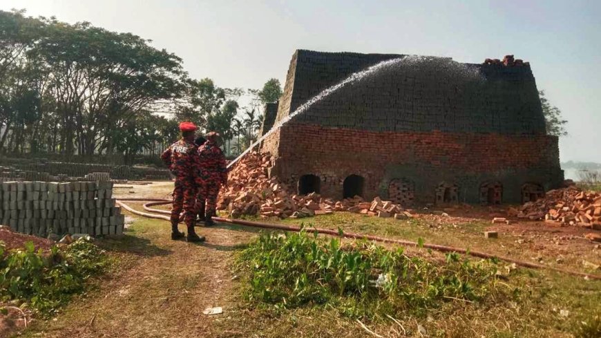 ঝালকাঠিতে অবৈধ ইট পাঁজার ইট ধ্বংস, ৩ লাখ টাকা জরিমানা