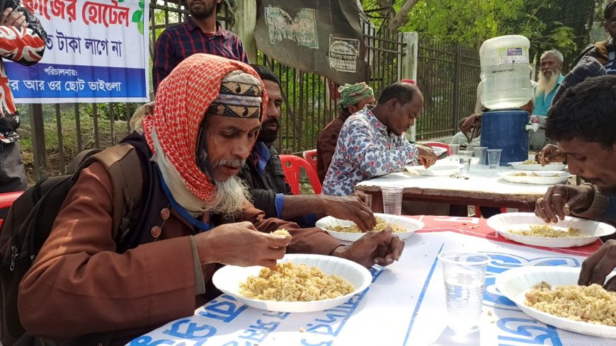 রাজবাড়ীতে ‘ভালো কাজের হোটেল’ যেখানে মিলবে বিনা টাকায় খাবার