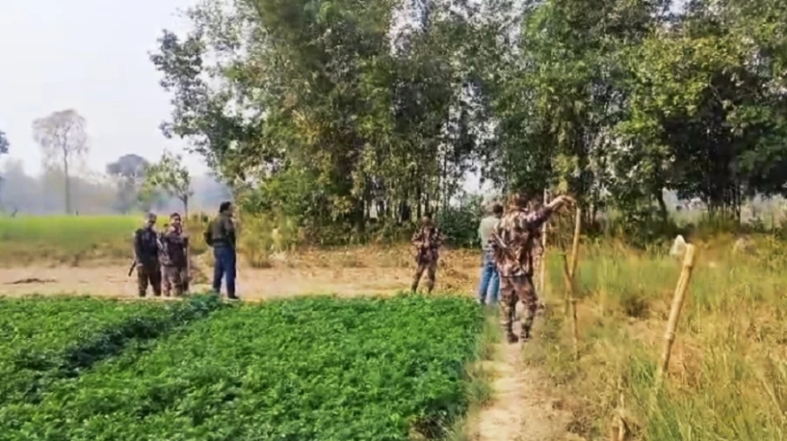 পাঁচবিবি সীমান্তে বিজিবির বাঁধা উপেক্ষা করে বিএসএফের কাঁটাতারের বেড়া নির্মাণ