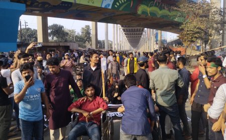 মহাখালীতে তিতুমীর কলেজের শিক্ষার্থীদের রেলপথ অবরোধ