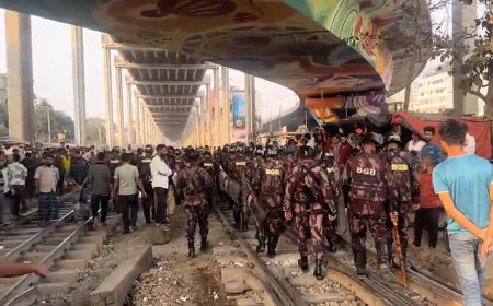 ৪ প্লাটুন বিজিবি মোতায়েন, তিতুমীর কলেজের শিক্ষার্থীদের ঘিরে রেখেছে পুলিশ