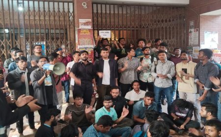 পোষ্য কোটা বাতিলের দাবিতে বিক্ষোভে উত্তাল জাহাঙ্গীরনগর বিশ্ববিদ্যালয়