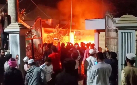 সাবেক রাষ্ট্রপতি আবদুল হামিদের বাড়িতে ভাঙচুর-আগুন