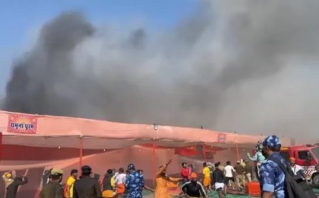 ভারতের কুম্ভমেলায় আবারও আগুন