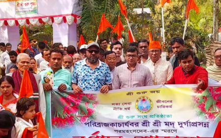 ঝালকাঠিতে শ্রীগুরু সংঘের শোভাযাত্রা অনুষ্ঠিত