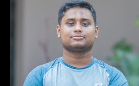 আ.লীগের নিষিদ্ধ চেয়ে হাসনাত আব্দুল্লাহর পোস্ট