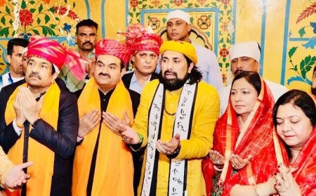 স্ত্রীকে নিয়ে আজমির শরীফে আদানি, দিলেন চাদর উপহার