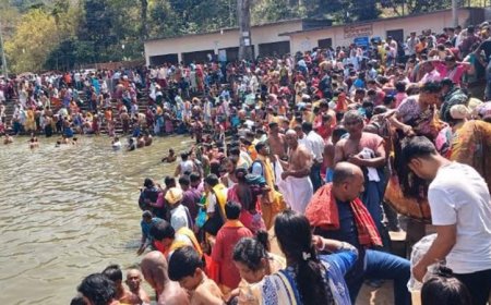 সীতাকুণ্ডের চন্দ্রনাথ ধামে ভিড়ের চাপে তিনজনের মৃত্যু