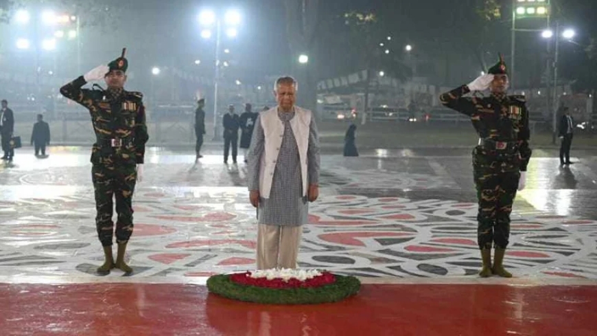 একুশের প্রথম প্রহরে ভাষা শহিদদের প্রতি শ্রদ্ধা জানালেন প্রধান উপদেষ্টা