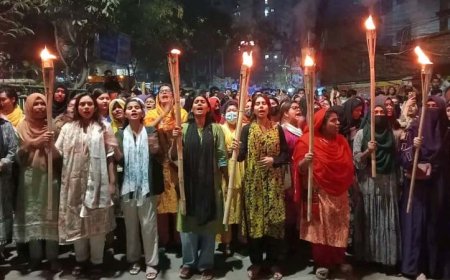 ‘সারা বাংলায় খবর দে, ধর্ষকের কবর দে’ স্লোগানে উত্তাল জগন্নাথ বিশ্ববিদ্যালয়