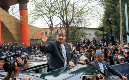 নেপালে পুনরায় রাজতন্ত্র চালুর দাবি