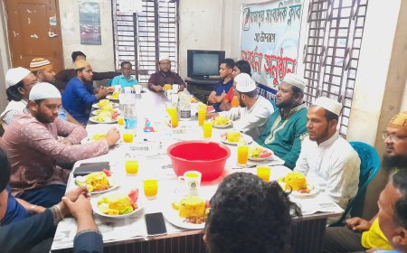 রাজাপুর সাংবাদিক ক্লাবে ইফতার ও দোয়া অনুষ্ঠিত