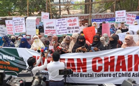 ধর্ষকদের ফাঁসির দাবিতে মহিলা জামায়াতের মানববন্ধন