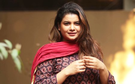 ফারিয়াকে নিয়ে মন্তব্য করে চাকরি খোয়ালেন যুবক