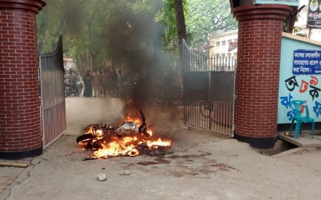 ‘জয় বাংলা’ স্লোগান দেওয়ায় যুবক আটক, মোটরসাইকেলে আগুন