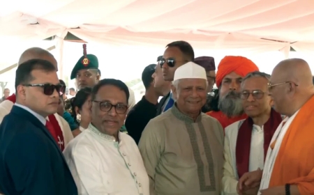 বিভিন্ন শ্রেণিপেশার মানুষের সঙ্গে প্রধান উপদেষ্টার ঈদ শুভেচ্ছা বিনিময়