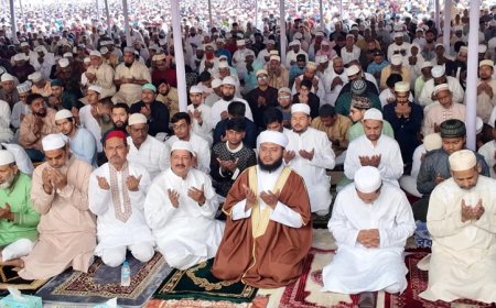 রাজশাহীতে ঈদের নামাজ শেষে দেশ ও জাতির কল্যাণে দোয়া