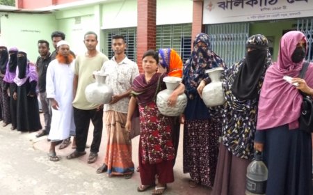 ঝালকাঠিতে খাবার পানি সংকট, বালতি-কলস হাতে বিক্ষোভ