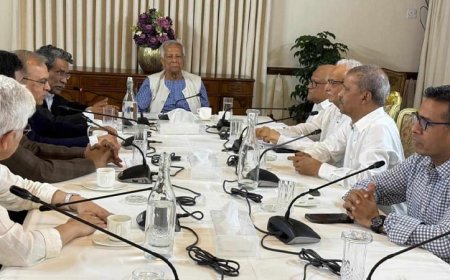 প্রধান উপদেষ্টার সঙ্গে জাতীয় ঐকমত্য কমিশনের বৈঠক