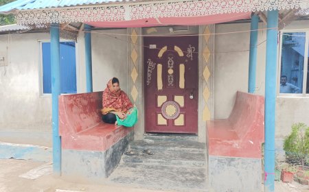 নগরকান্দায় ৩ সন্তানের জনকের বাড়িতে বিয়ের দাবিতে প্রেমিকার অনশন