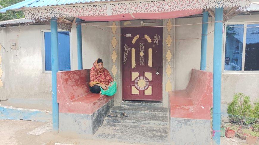 নগরকান্দায় ৩ সন্তানের জনকের বাড়িতে বিয়ের দাবিতে প্রেমিকার অনশন