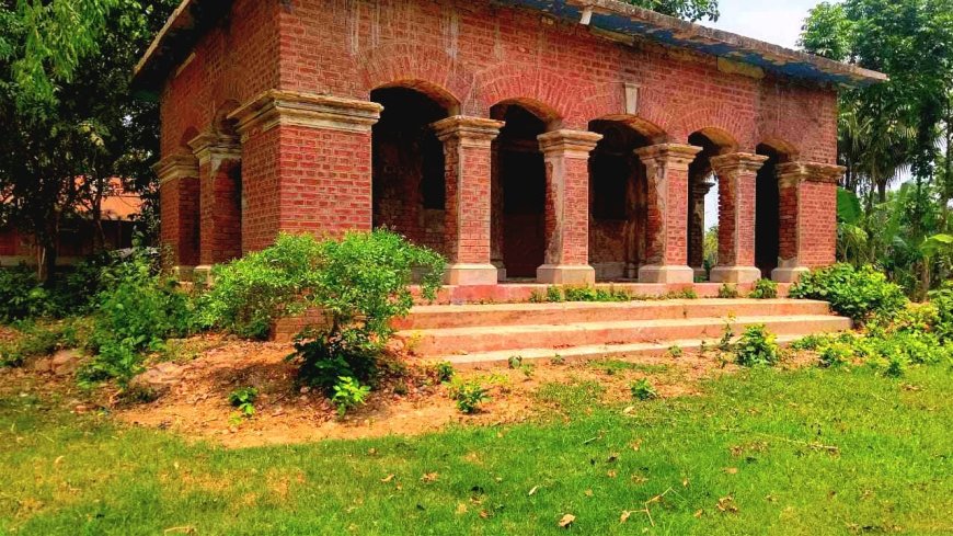 বদলগাছীতে বিলুপ্তির পথে পুখুরিয়া জমিদার বাড়ির গোপাল মন্দির