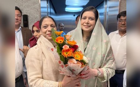 ১৭ বছর পর মাকে স্পর্শ করলেন জোবাইদা রহমান