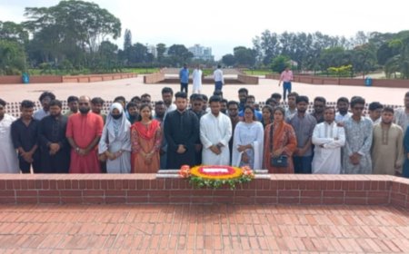 সাভার স্মৃতিসৌধে জাতীয় যুবশক্তির শ্রদ্ধা নিবেদন