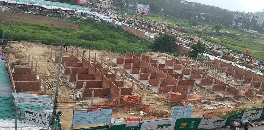কক্সবাজার সুগন্ধা পয়েন্টে জায়গা দখল করে চলছে দোকান নির্মাণের কাজ
