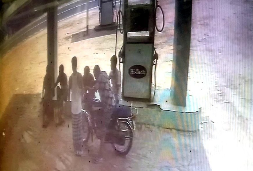 কুড়িগ্রামে দিনে-দুপুরে মোটরসাইকেলসহ ২ লক্ষ টাকা ছিনতাই