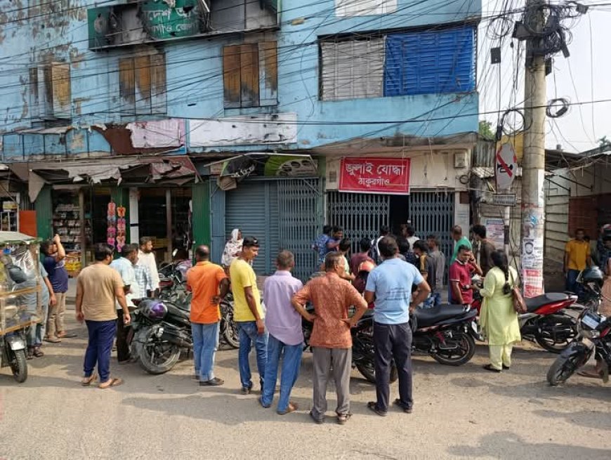 ঠাকুরগাঁওয়ে আওয়ামী লীগ অফিস দখলে নিল ‘জুলাই যোদ্ধারা’