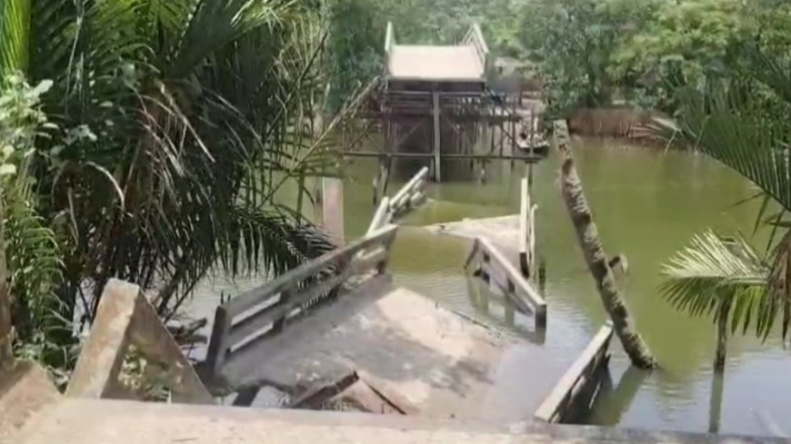 সেতু ভেঙে খালে, ভোগান্তিতে ১৫ গ্রামের মানুষ