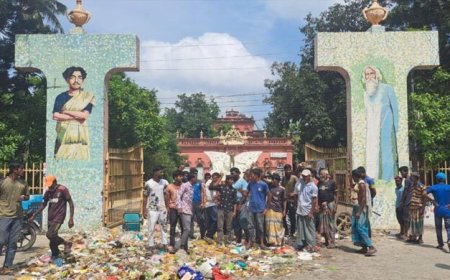 কুষ্টিয়ায় পৌরসভার ময়লা ফেলে কর্মবিরতি