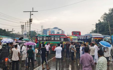 এনসিপির নেতৃবৃন্দের উপর হামলার প্রতিবাদে আশুলিয়ায় মহাসড়ক ব্লকেড