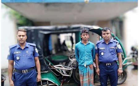 লালমনিরহাটে পুলিশের বিশেষ অভিযানে চোরাই ইজিবাইকসহ আটক ১