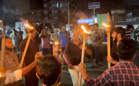 এনসিপির পদযাত্রায় হামলার প্রতিবাদে চুয়াডাঙ্গায় ছাত্র-জনতার মশাল মিছিল