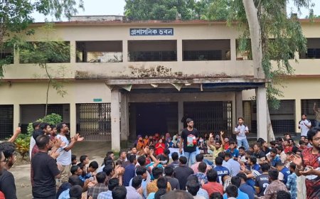 ৮ দফা দাবিতে পাবনা টেক্সটাইল ইঞ্জিনিয়ারিং কলেজে তালা ঝুলিয়ে শিক্ষার্থীদের ধর্মঘট